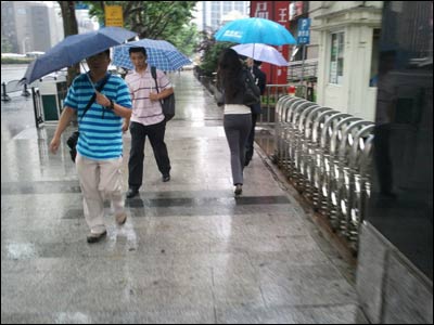 昨日上海出现明显降雨