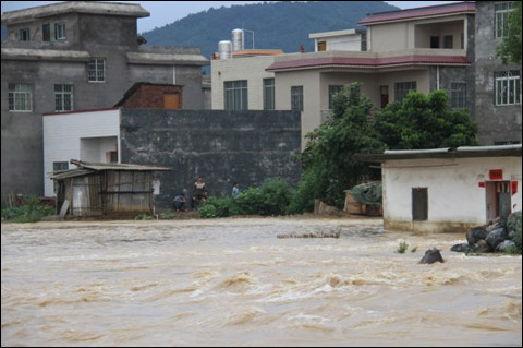 强降雨袭击了广西来宾市