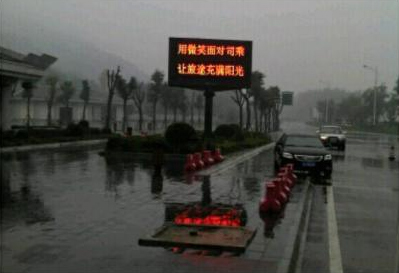 昨天清晨的西安雨水淅沥（来源：新浪微博）