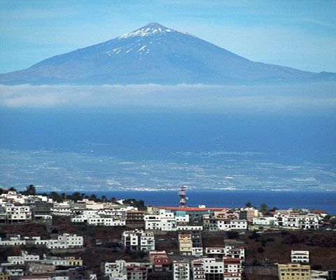 远眺加纳利群岛上的火山（来源：新浪科技）