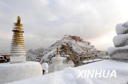 布达拉宫雪景 图片来源：新华网