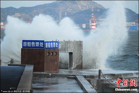 受冷空气影响烟台出现大风降温。（图片来源：中国新闻网）